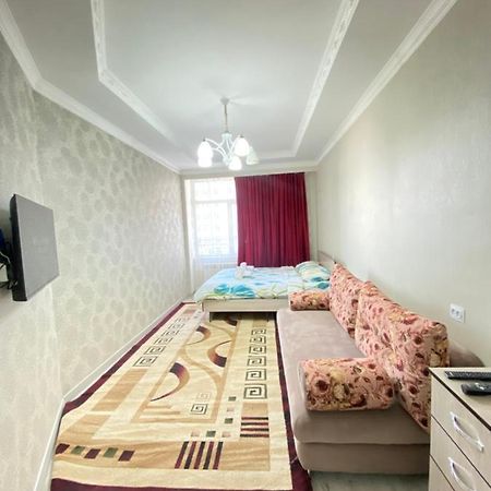 Atlantis Apartment Bishkek Bagian luar foto