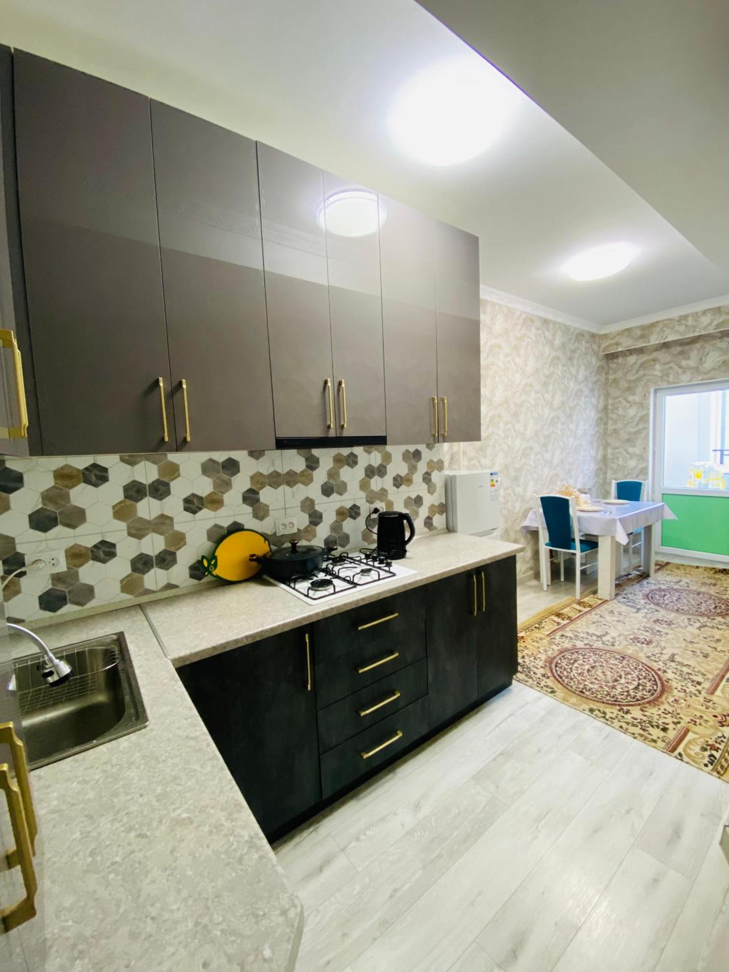 Atlantis Apartment Bishkek Bagian luar foto